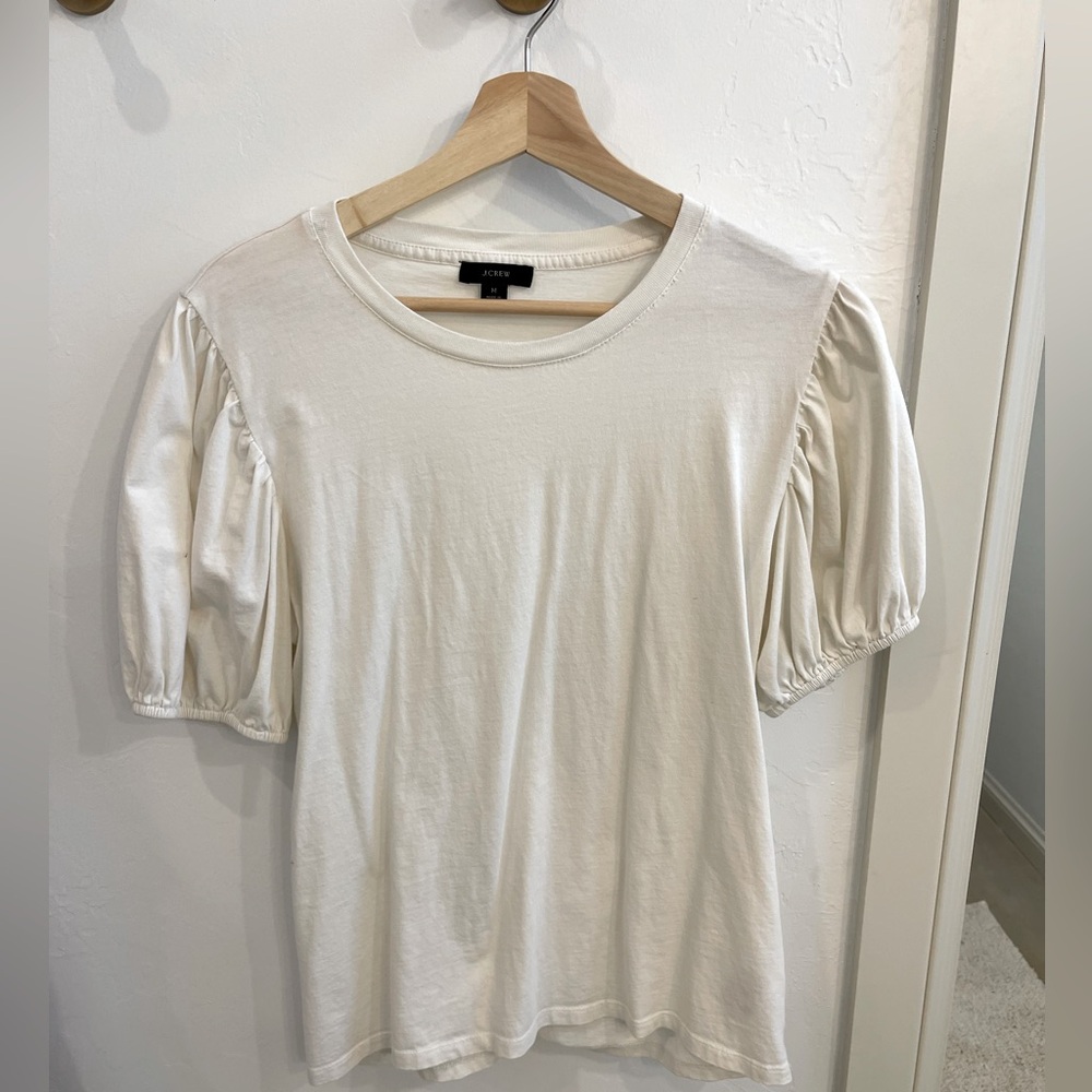 JCREW WOMENS PUFF SLEEVE tee.
Great condition, worn once. White/Cream